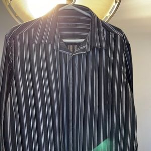 Men Large black white and gray striped shirt In excellent condition